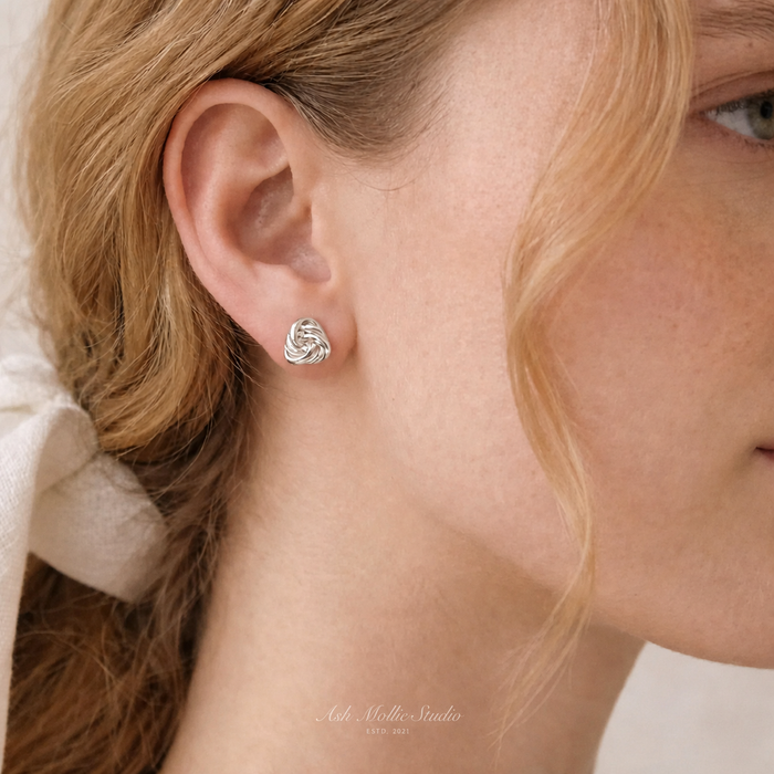 BIANCA Minimalist Gold Knot Earrings - ASH MOLLIE STUDIO
