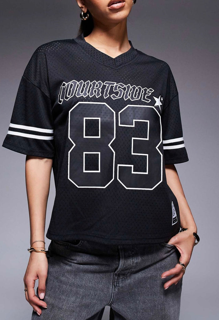 Courtside sports logo top with contrast stripe detail in Black