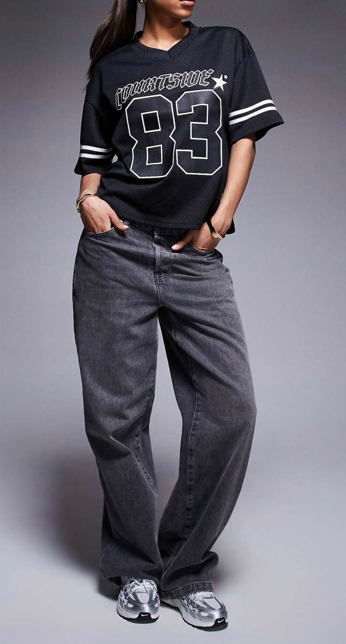 Courtside sports logo top with contrast stripe detail in Black