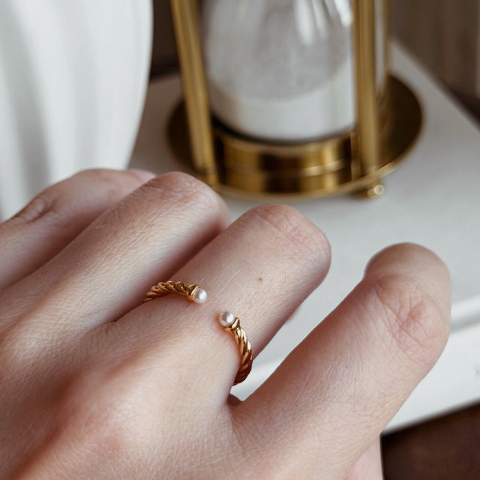 GINIA Shell Pearl Braided Ring - ASH MOLLIE STUDIO