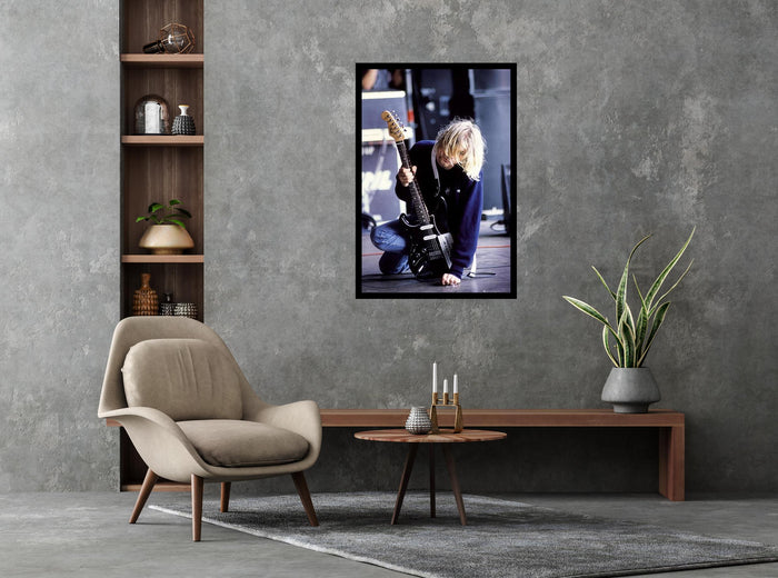 Nirvana - Kurt Cobain On Knee Poster