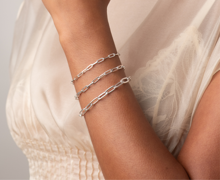 THE MEDIUM PAPERCLIP BRACELET