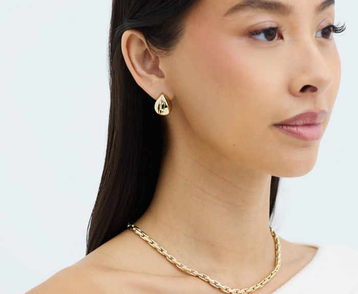 THE TEARDROP EARRINGS
