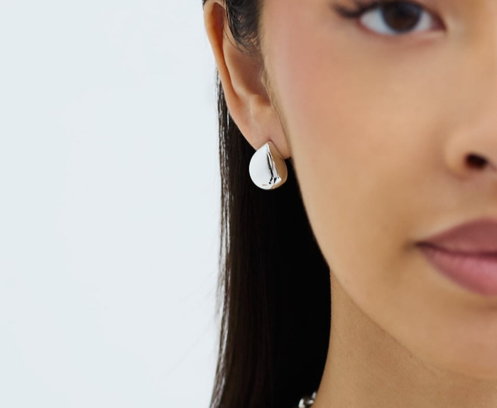 THE TEARDROP EARRINGS